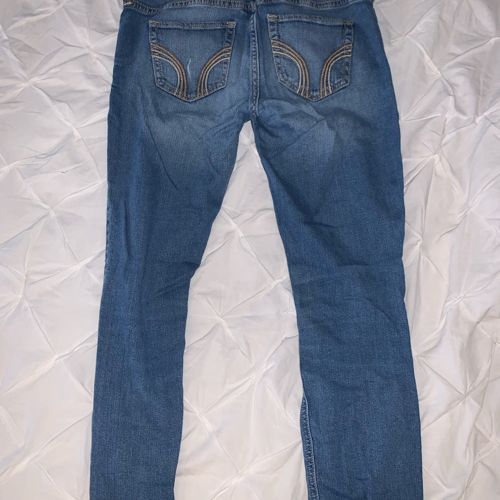 💙 Medium wash medium rise ripped jeans~